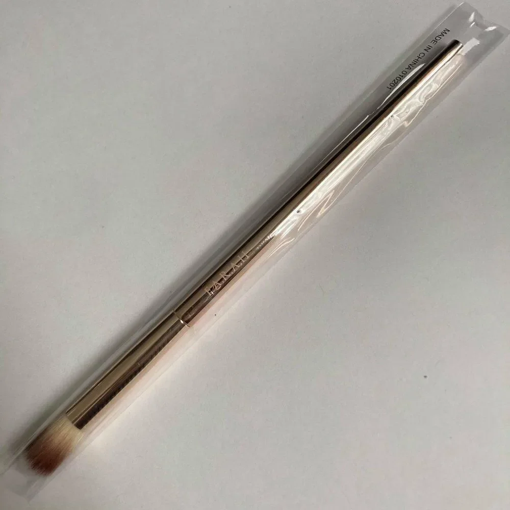 Farah brand makeup